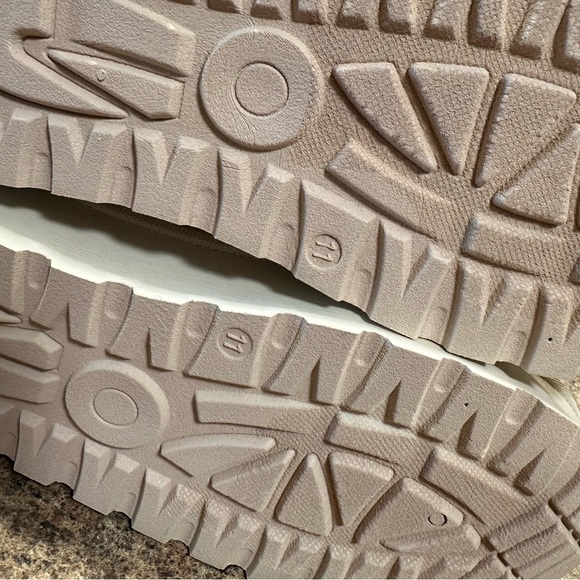 Very G Sherpa Top Slip On Boots Size 11 Nude Platform Heel Lightweight - Picture 8 of 14